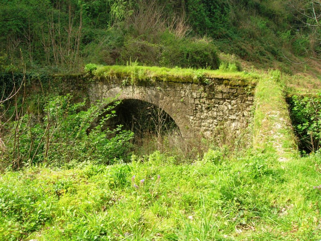 Valle dei Mulini e Castrum Pini – CAI 332, Gragnano